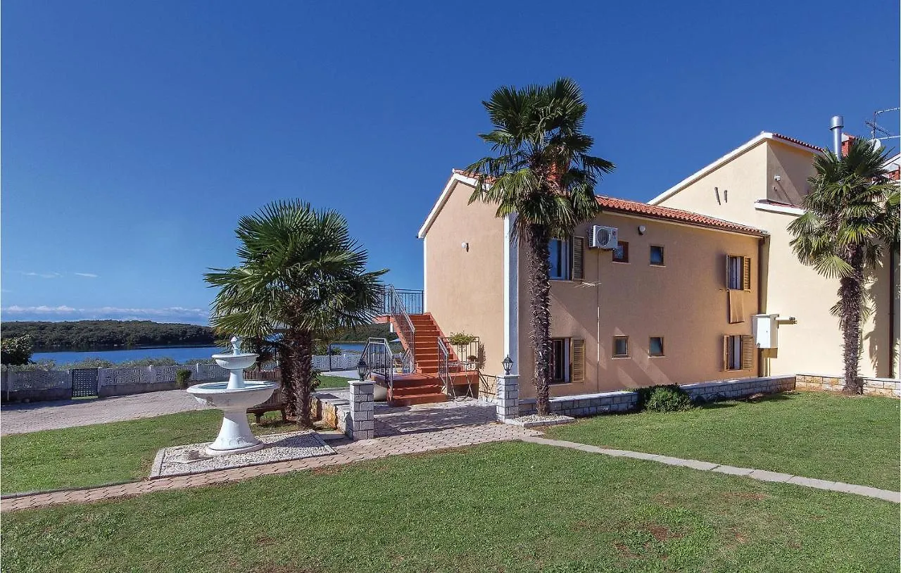 Cozy Apartment In Vrsar With Kitchen