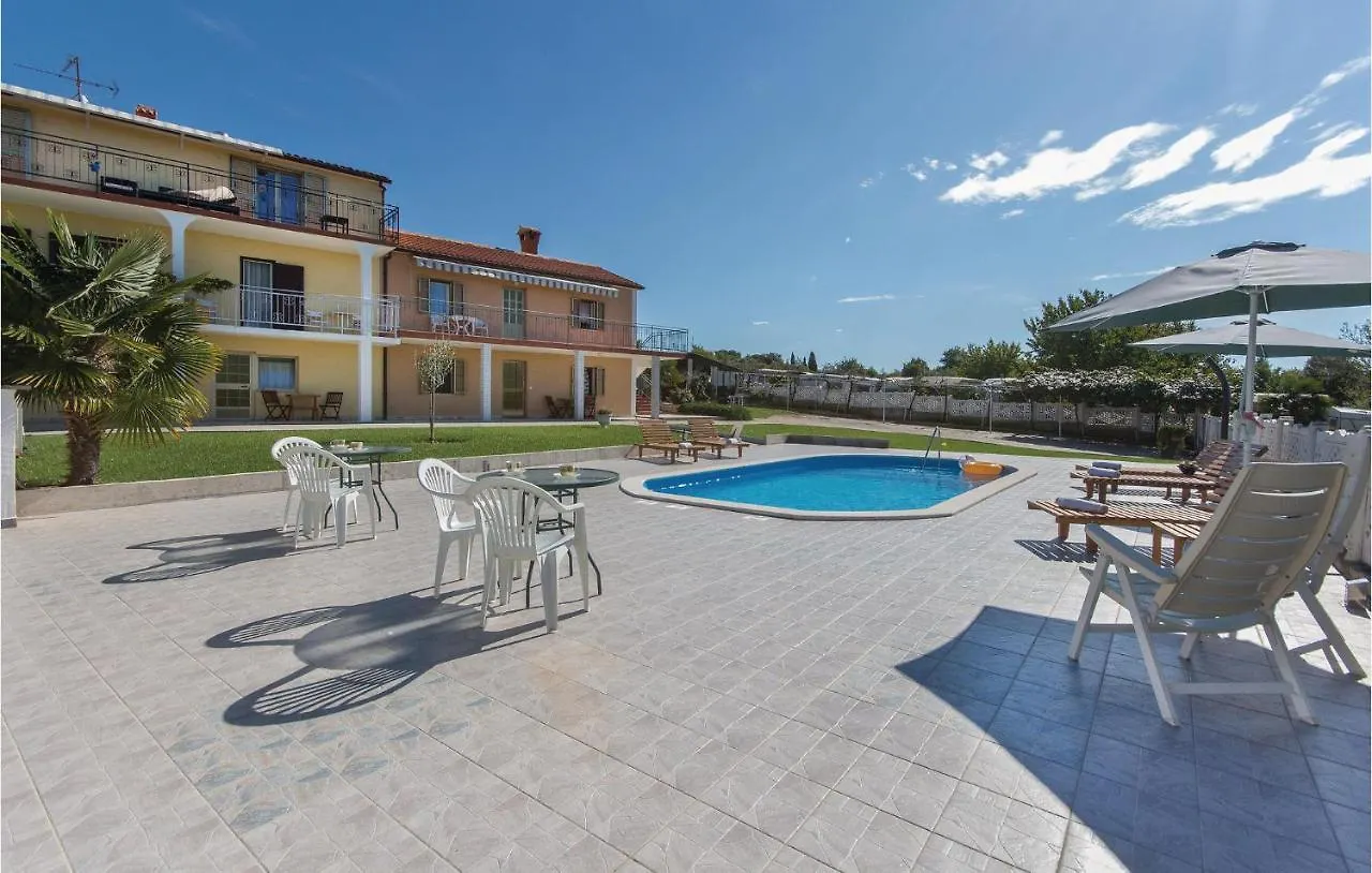 Cozy Apartment In Vrsar With Kitchen