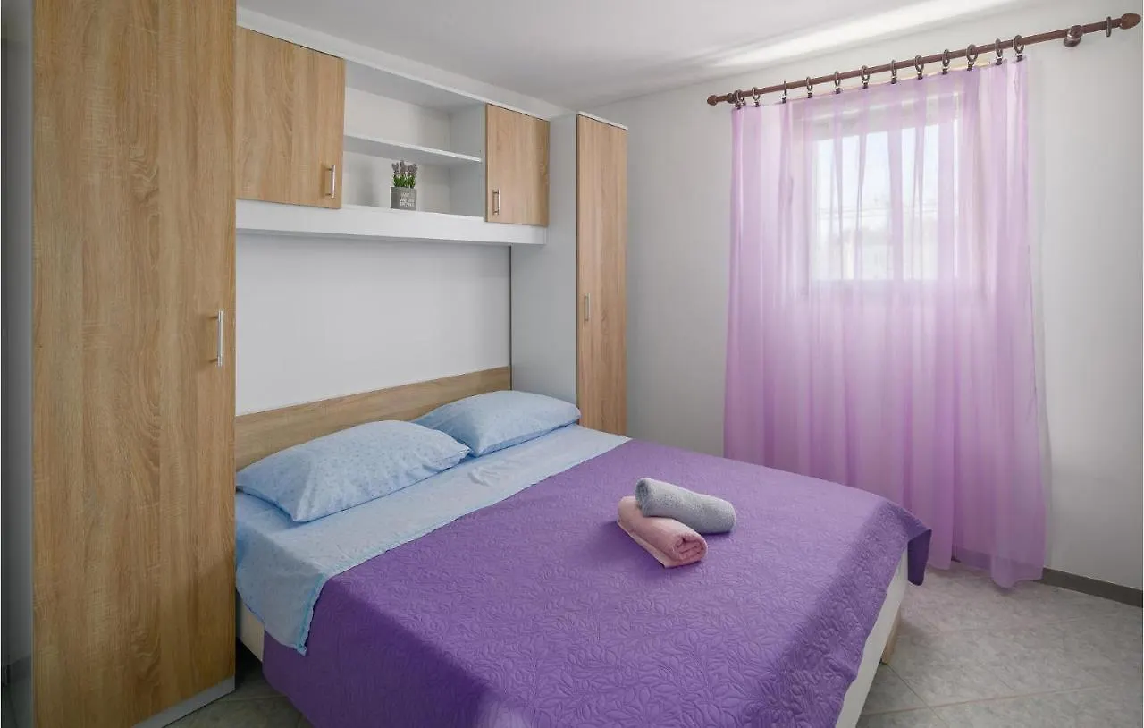 Cozy Apartment In Vrsar With Kitchen 0*,  Хорватия