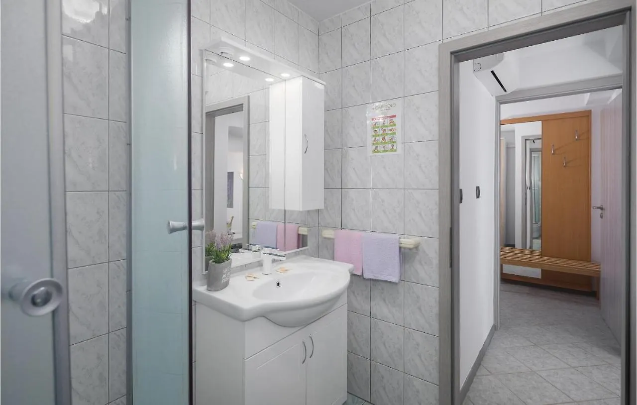 Cozy Apartment In Vrsar With Kitchen